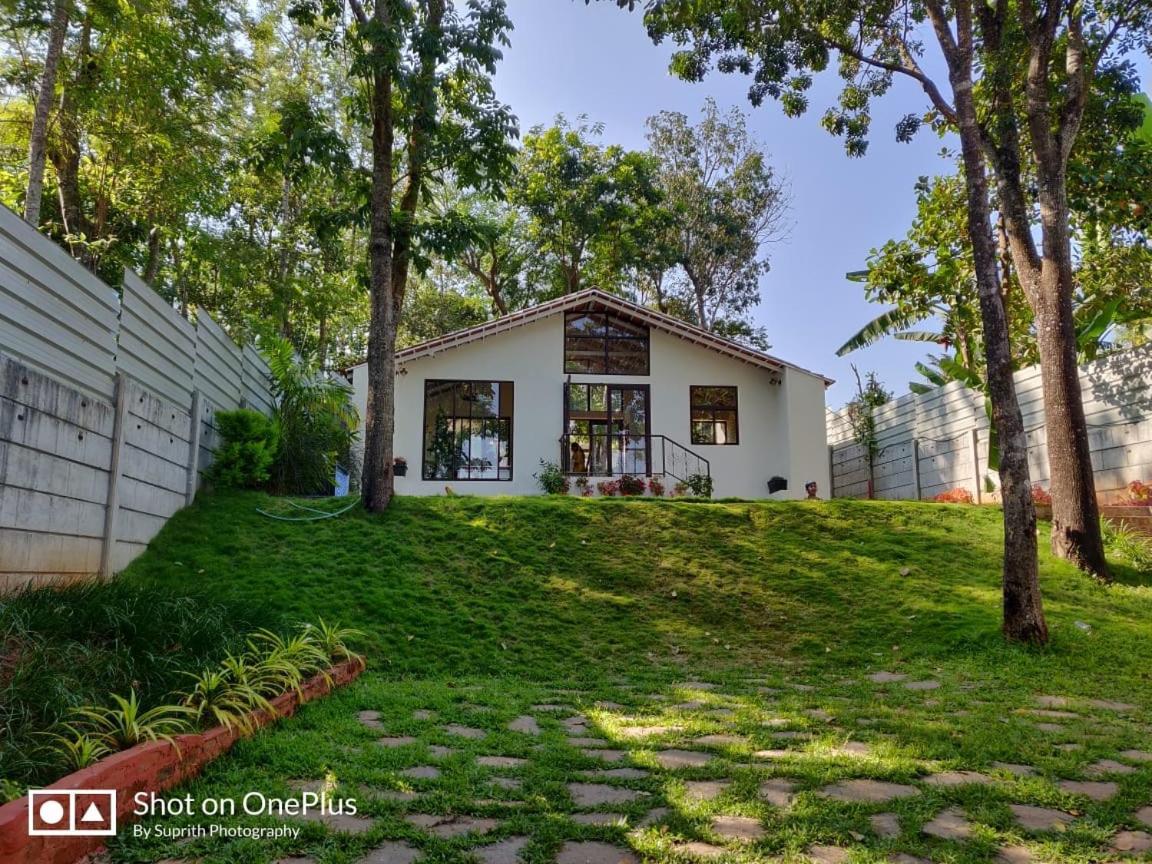 Aakriti Homestay Чикмагалур Экстерьер фото
